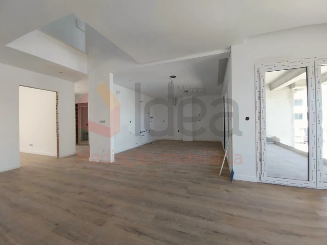 Moradia T4 para Venda em Corroios Foto 11