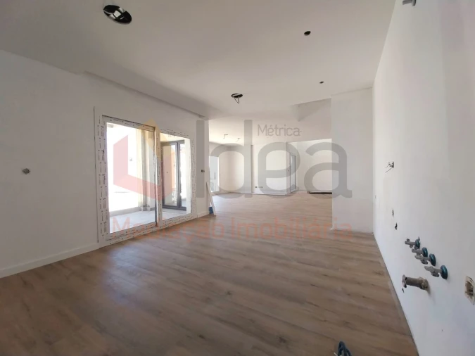 Moradia T4 para Venda em Corroios Foto 12