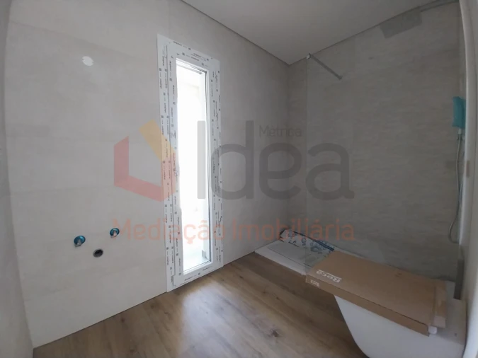 Moradia T4 para Venda em Corroios Foto 16