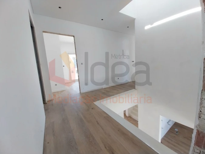 Moradia T4 para Venda em Corroios Foto 19