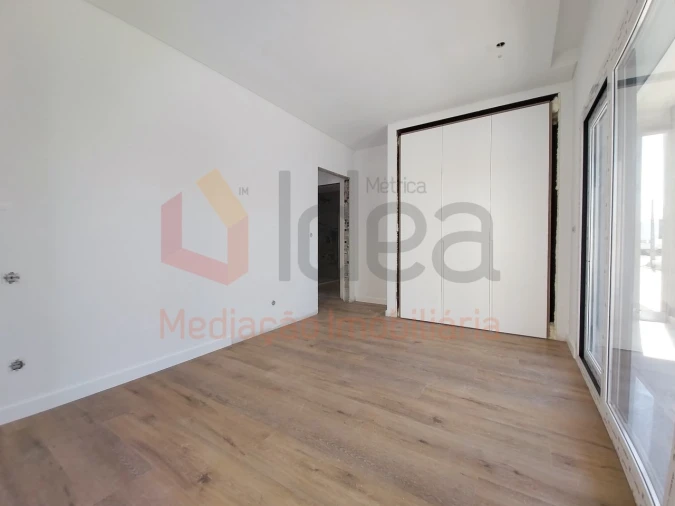 Moradia T4 para Venda em Corroios Foto 21