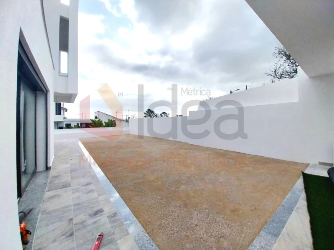 Moradia T4 para Venda em Corroios Foto 4