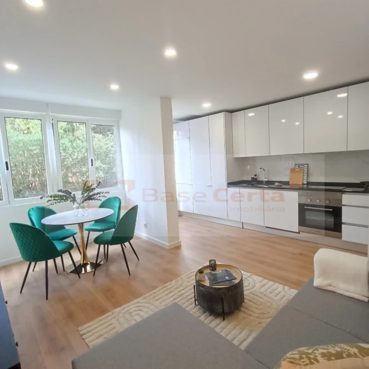 Apartamento T3 para Venda em Benfica Foto 3