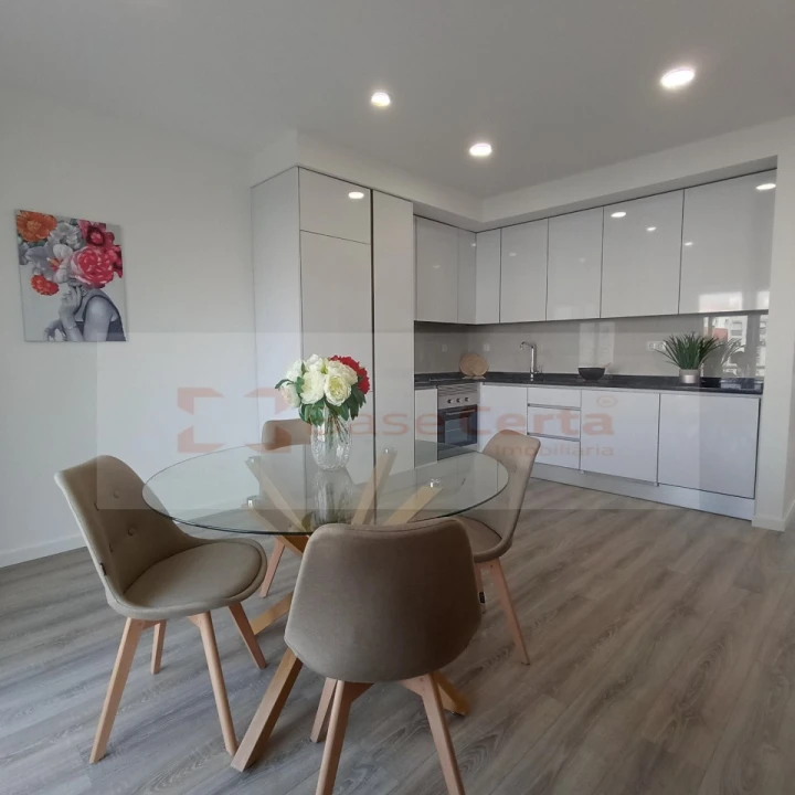 Apartamento T3 para Venda em Benfica Foto 4