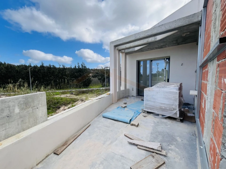 Moradia T4 para Venda em Santa Maria, São Pedro e Sobral da Lagoa Foto 16