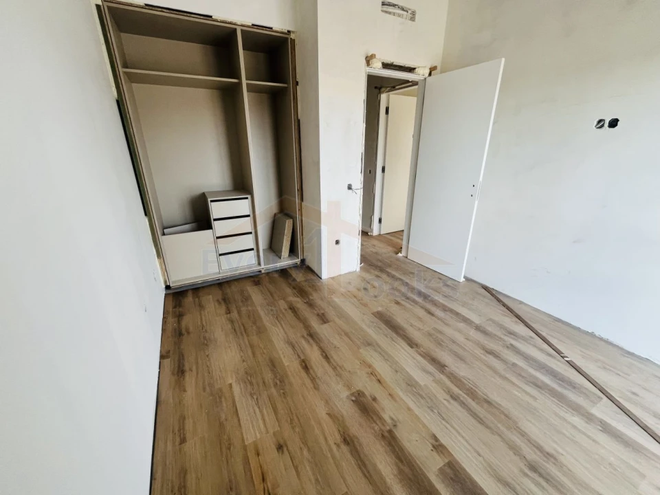 Moradia T4 para Venda em Santa Maria, São Pedro e Sobral da Lagoa Foto 10