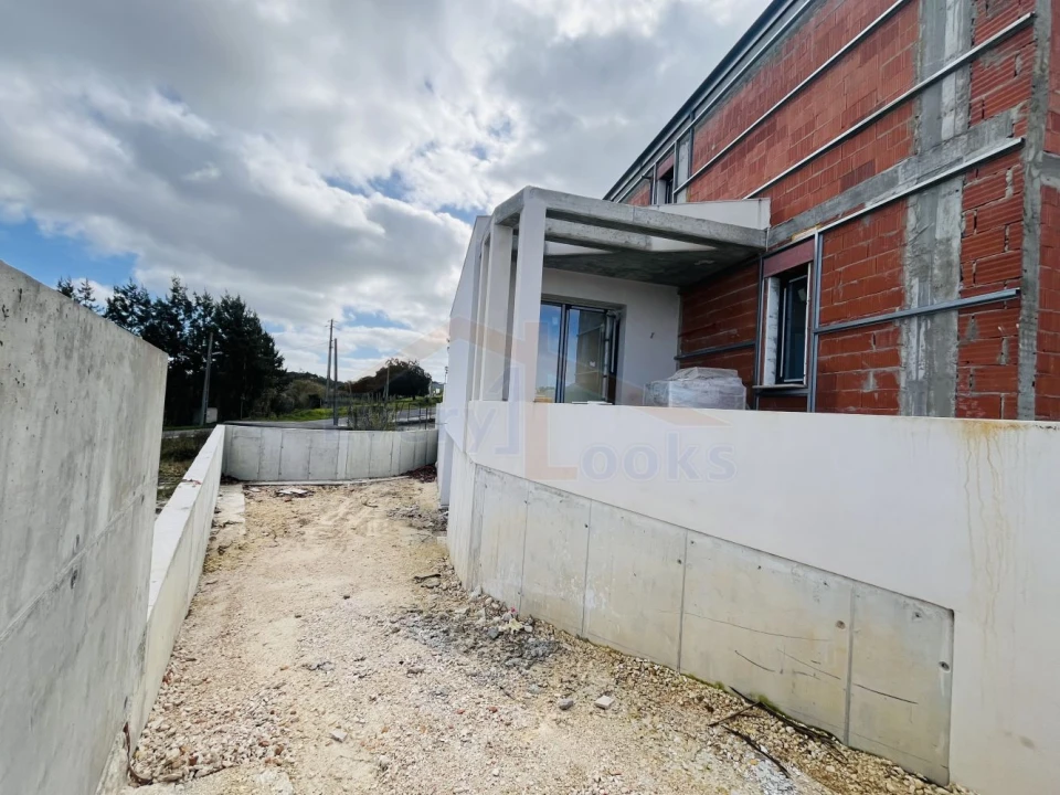 Moradia T4 para Venda em Santa Maria, São Pedro e Sobral da Lagoa Foto 12