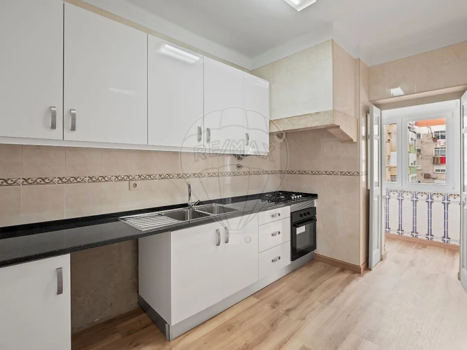 Apartamento T3 para Venda em Moscavide e Portela Foto 2