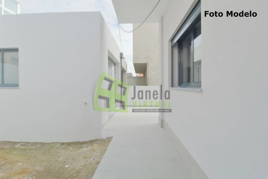 Moradia T3 para Venda em Quinta do Conde Foto 3