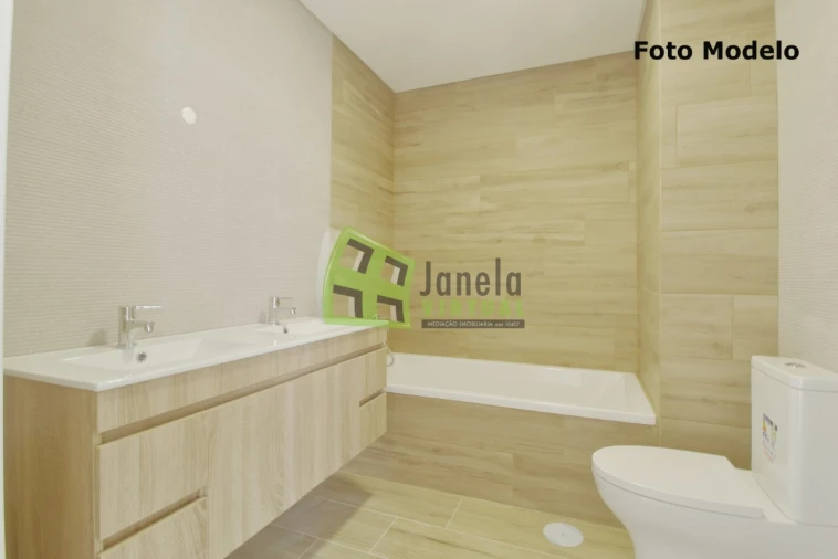 Moradia T3 para Venda em Quinta do Conde Foto 9