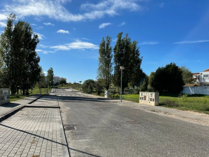 Terreno para Venda em Campelos e Outeiro da Cabeça Foto 1