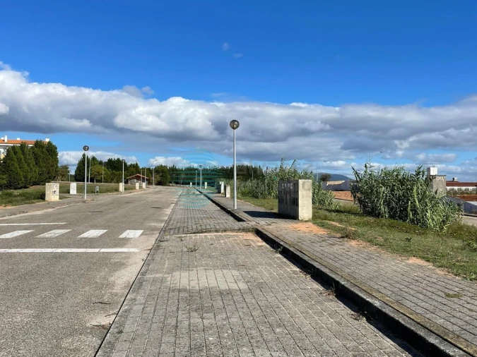 Terreno para Venda em Campelos e Outeiro da Cabeça Foto 5