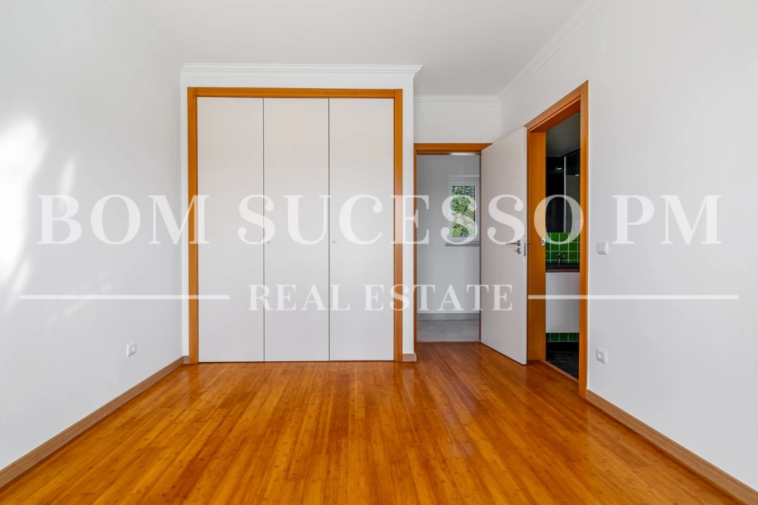 Moradia T4 para Venda em Amoreira Foto 32