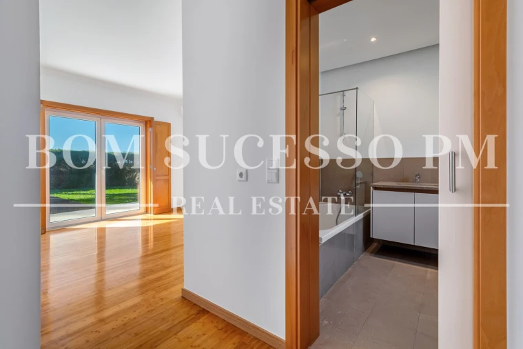 Moradia T4 para Venda em Amoreira Foto 35