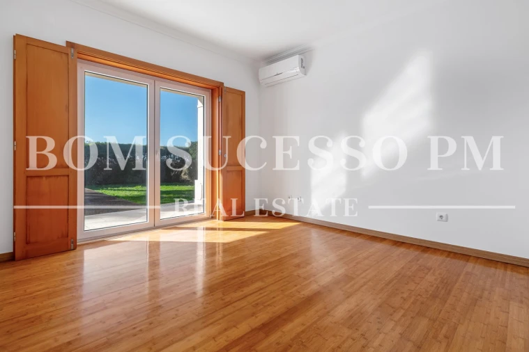 Moradia T4 para Venda em Amoreira Foto 36