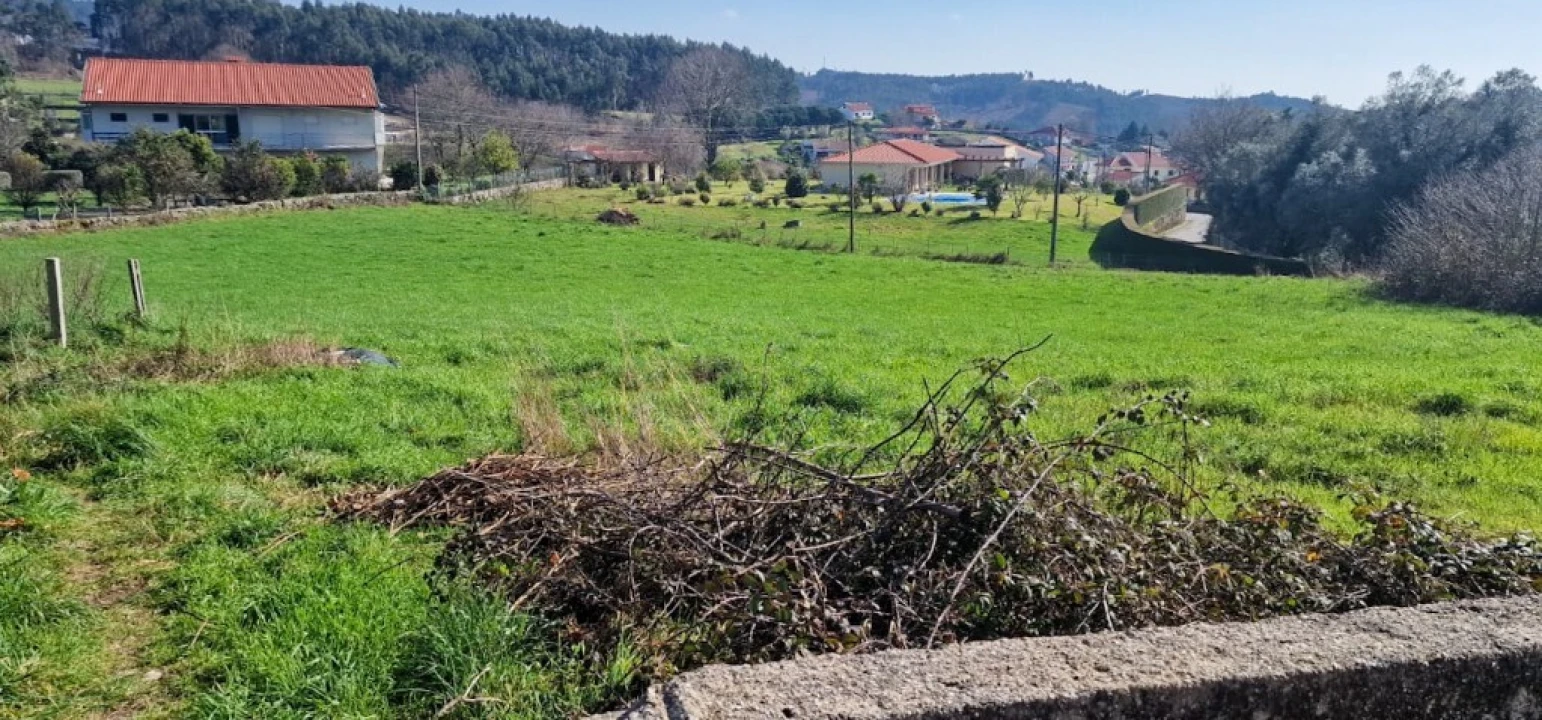 Terreno para Venda em Serzedelo Foto 1