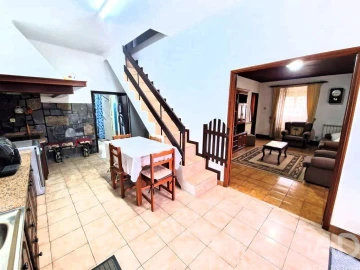 Moradia T4 para Venda em Vila de Punhe