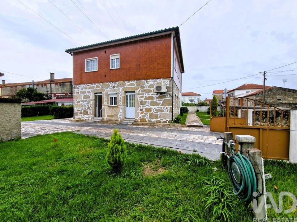Moradia T4 para Venda em Vila de Punhe Foto 1