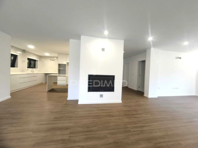 Moradia T4 para Venda em Selho São Lourenço e Gominhães Foto 3