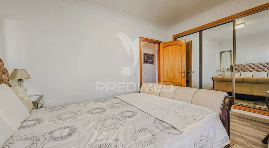 Apartamento T4 para Venda em Portimão Foto 4