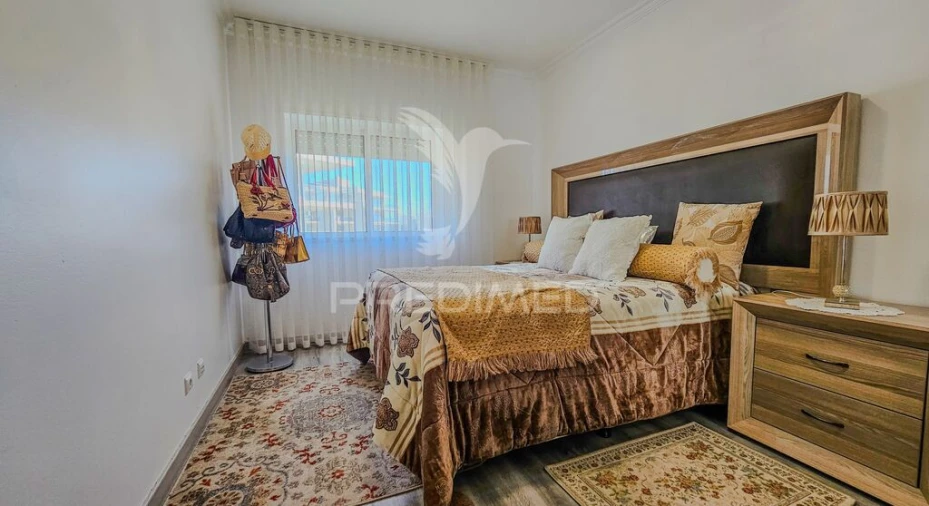 Apartamento T4 para Venda em Portimão Foto 7