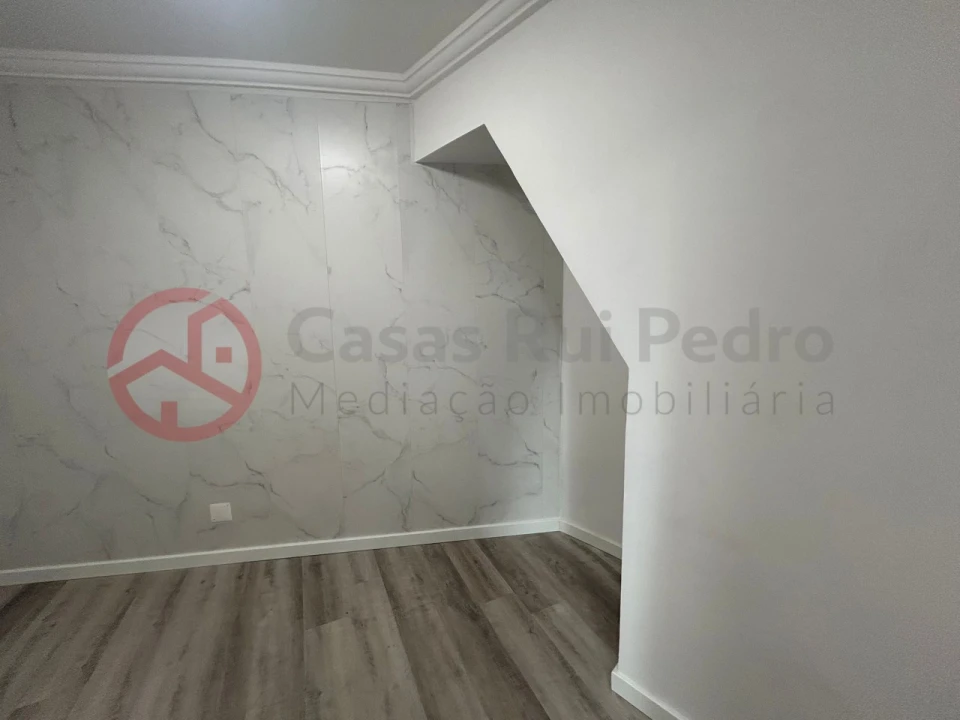 Moradia T1 para Venda em Estrela Foto 3