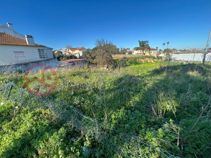 Terreno para Venda em Charneca de Caparica e Sobreda Foto 1