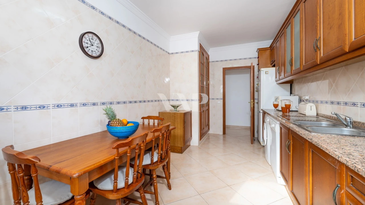 Apartamento T3 para Venda em Quarteira Foto 12