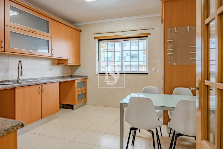 Apartamento T2 para Venda em Almeirim Foto 3