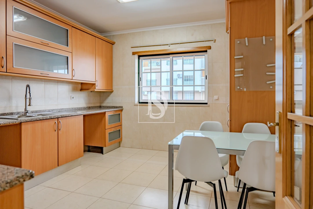 Apartamento T2 para Venda em Almeirim Foto 3