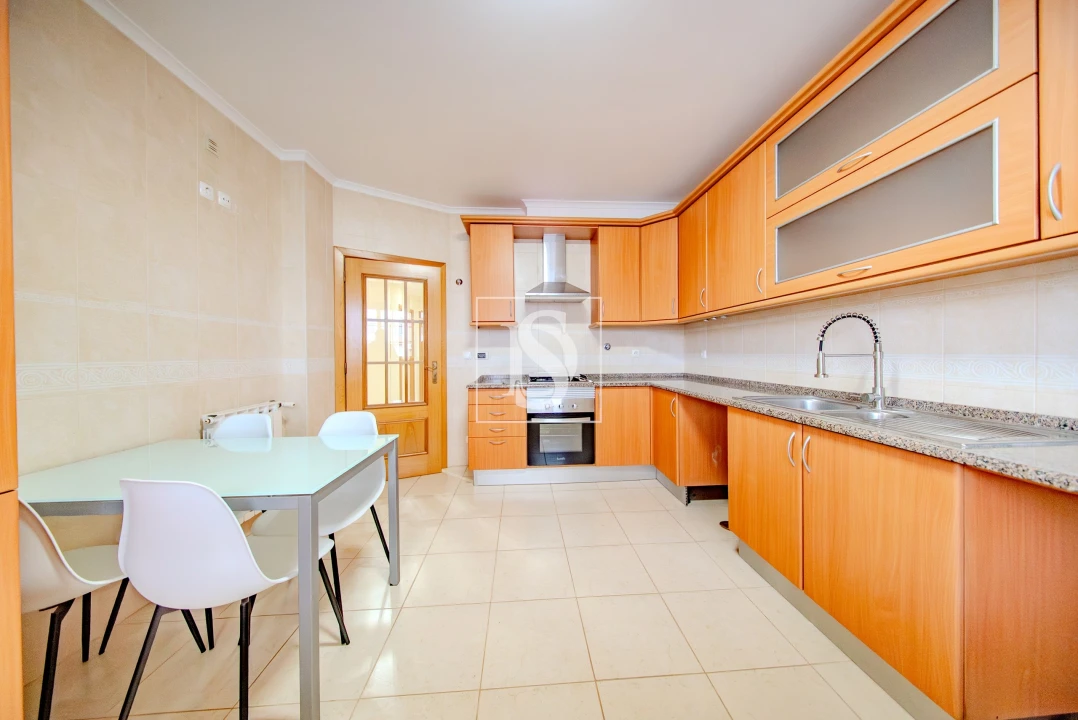 Apartamento T2 para Venda em Almeirim Foto 2