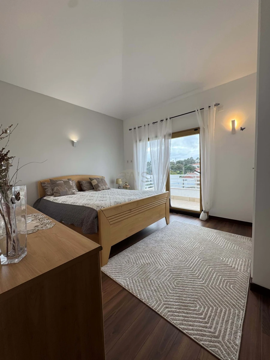 Moradia T4 para Venda em Gaeiras Foto 6