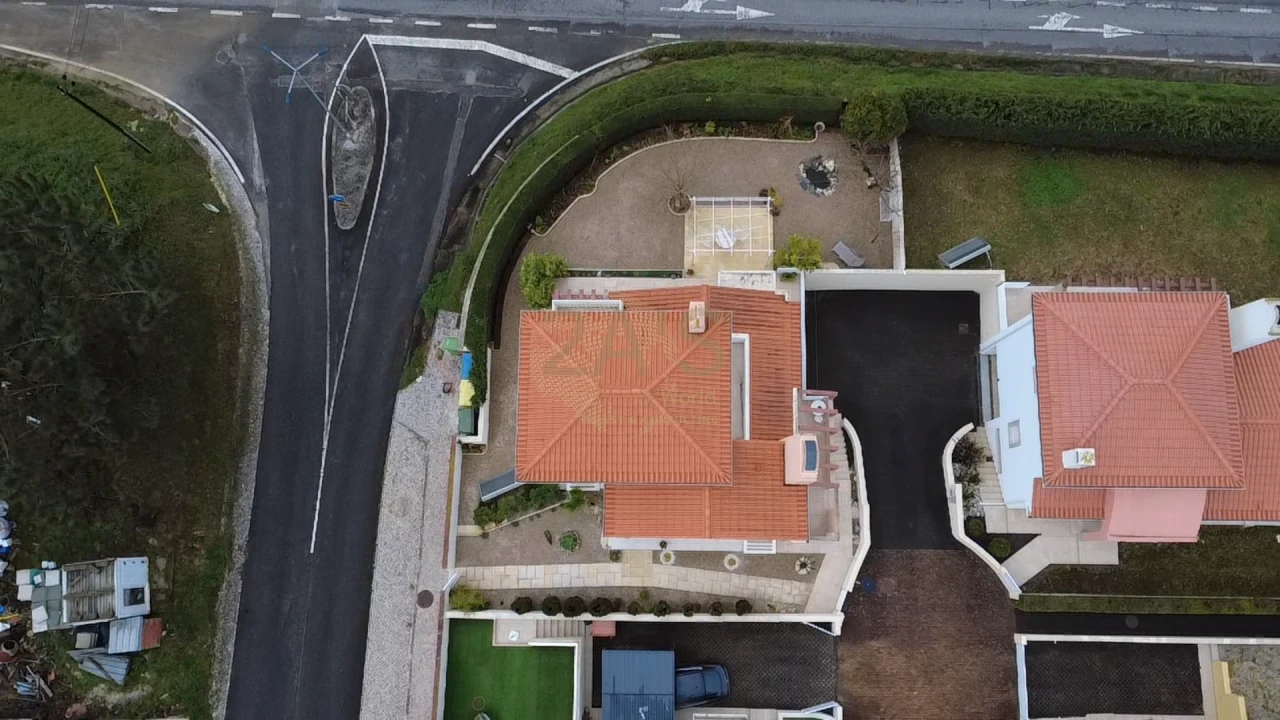 Moradia T4 para Venda em Gaeiras Foto 2