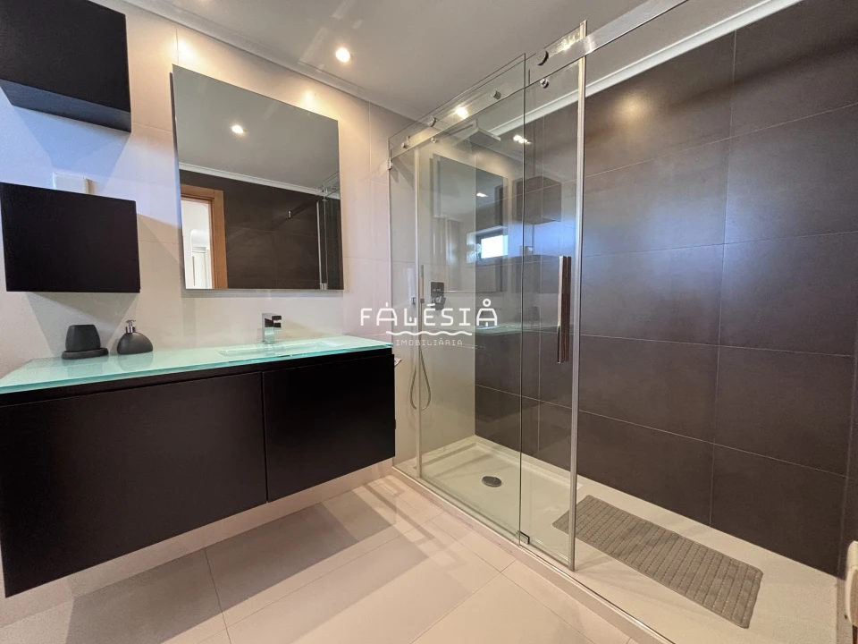 Apartamento T1 para Venda em Guia Foto 13