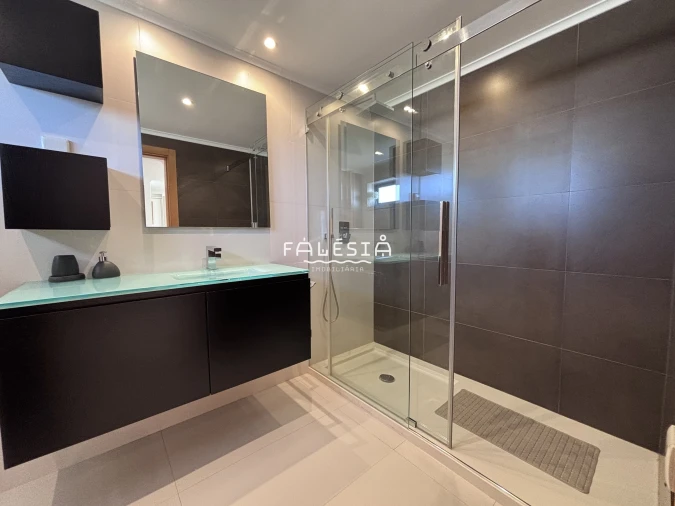 Apartamento T1 para Venda em Guia Foto 13