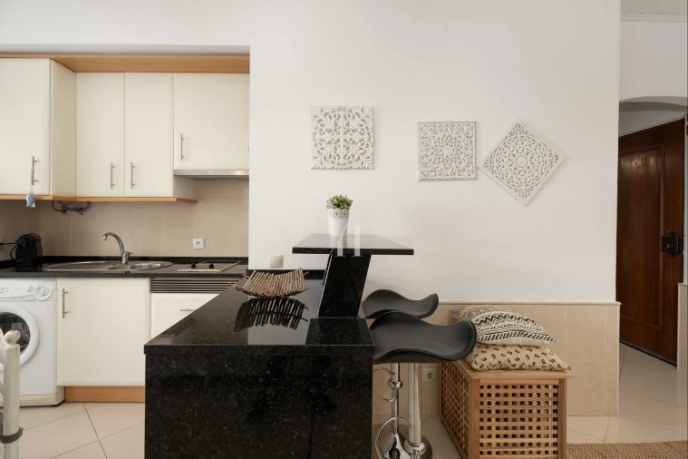 Apartamento T1 para Arrendamento em Quarteira Foto 6