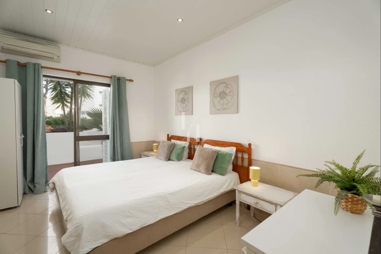 Apartamento T1 para Arrendamento em Quarteira Foto 11