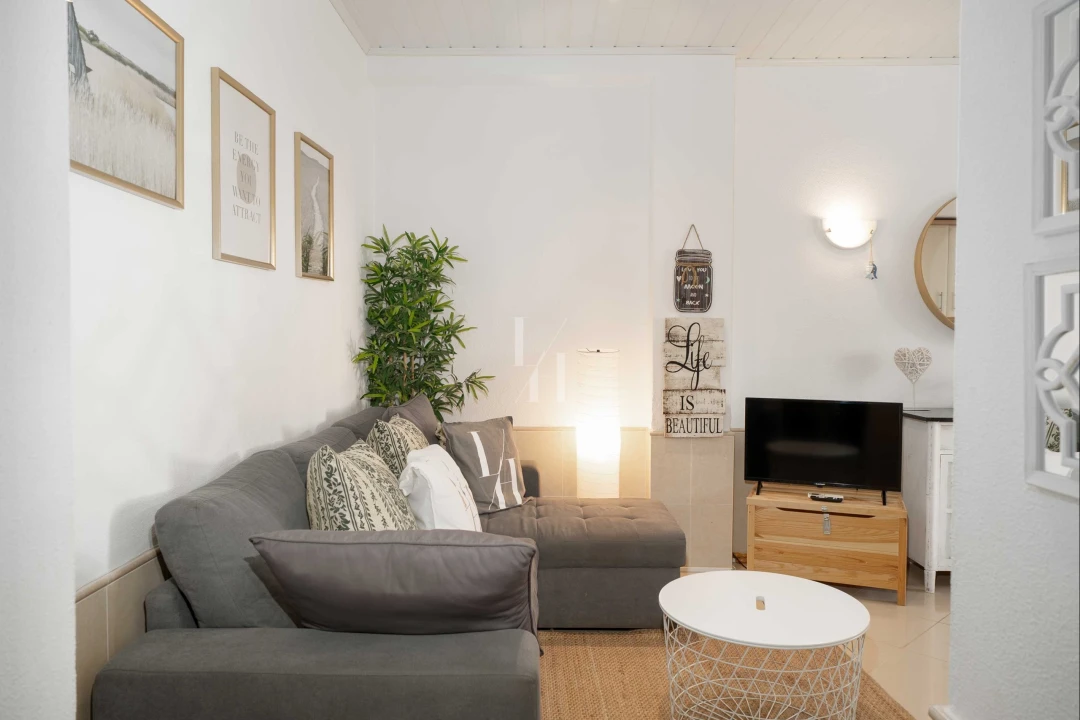 Apartamento T1 para Arrendamento em Quarteira Foto 9