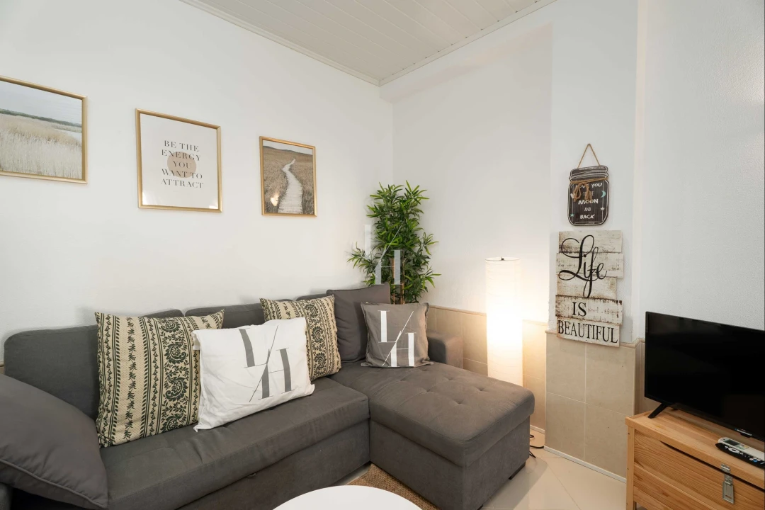 Apartamento T1 para Arrendamento em Quarteira Foto 7