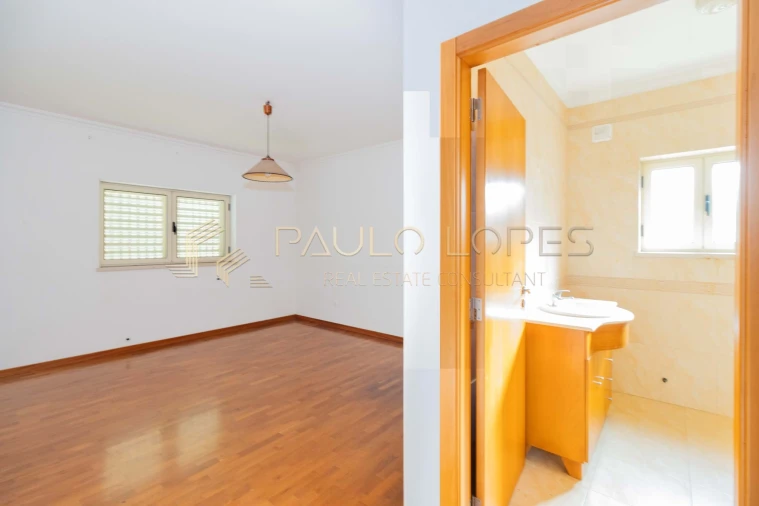 Moradia T4 para Venda em Seiça Foto 8