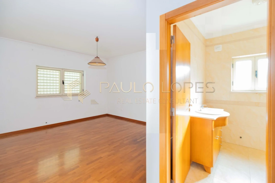 Moradia T4 para Venda em Seiça Foto 8