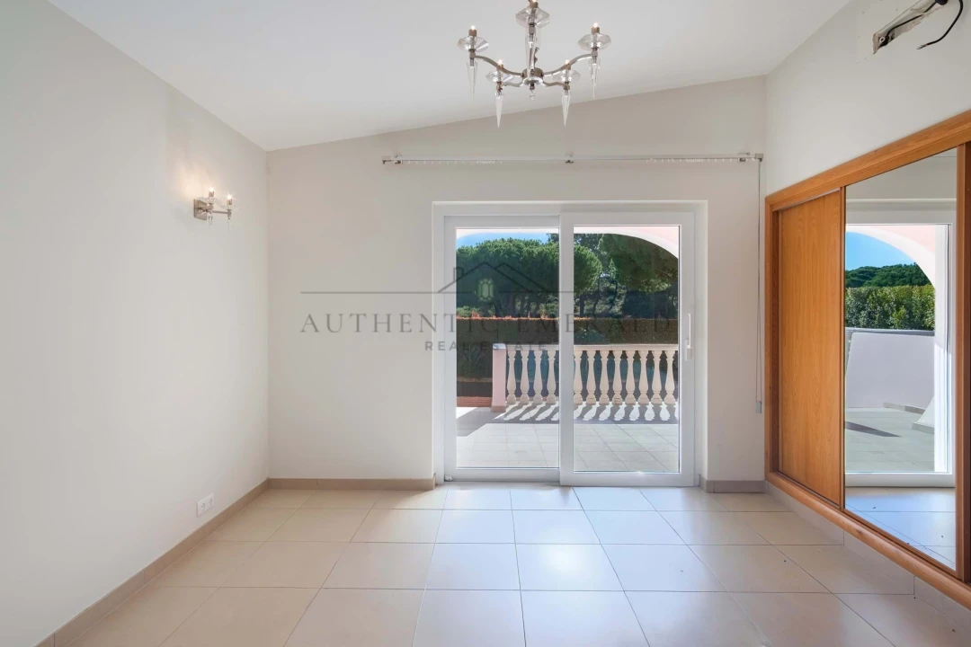 Moradia T5 para Venda em Almancil Foto 11