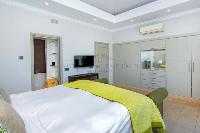 Moradia T5 para Venda em Almancil Foto 14