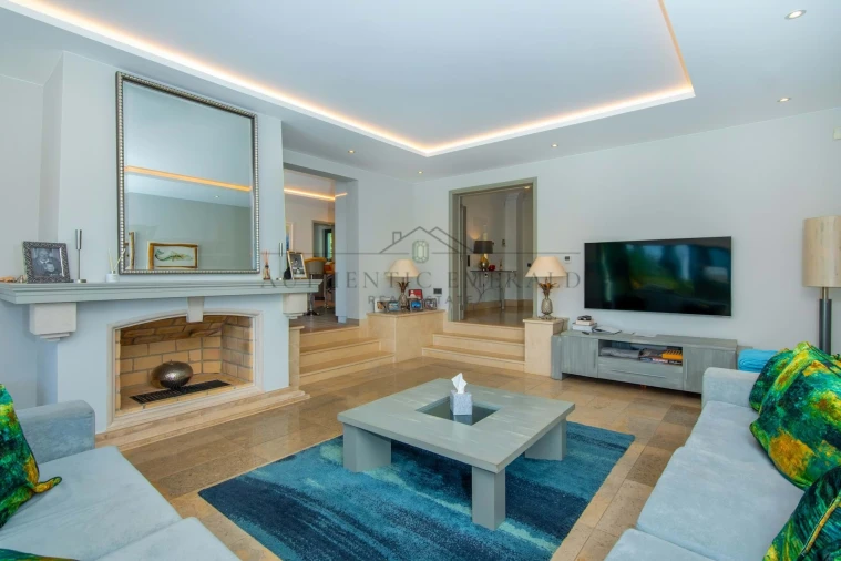 Moradia T5 para Venda em Almancil Foto 3