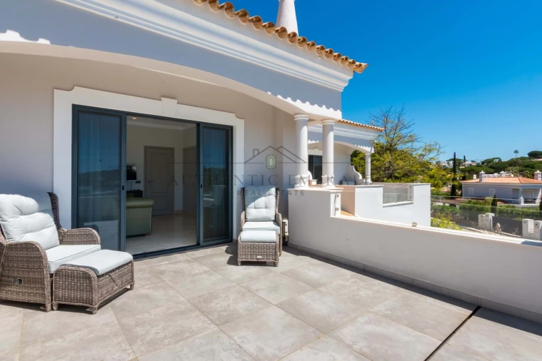 Moradia T5 para Venda em Almancil Foto 19