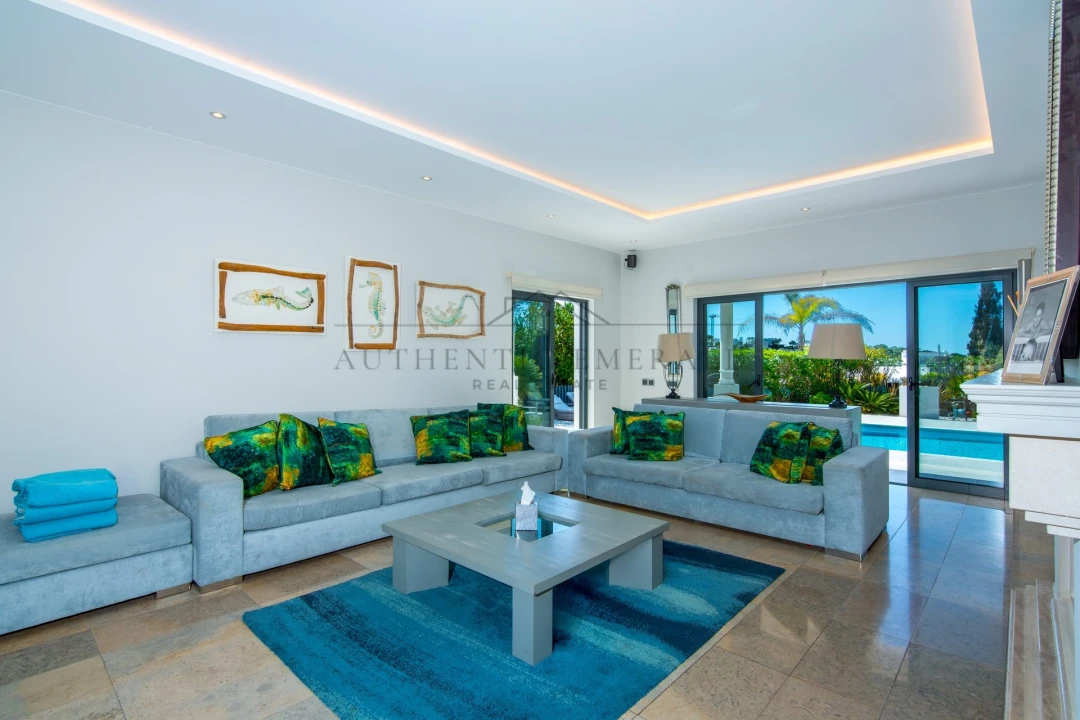 Moradia T5 para Venda em Almancil Foto 2