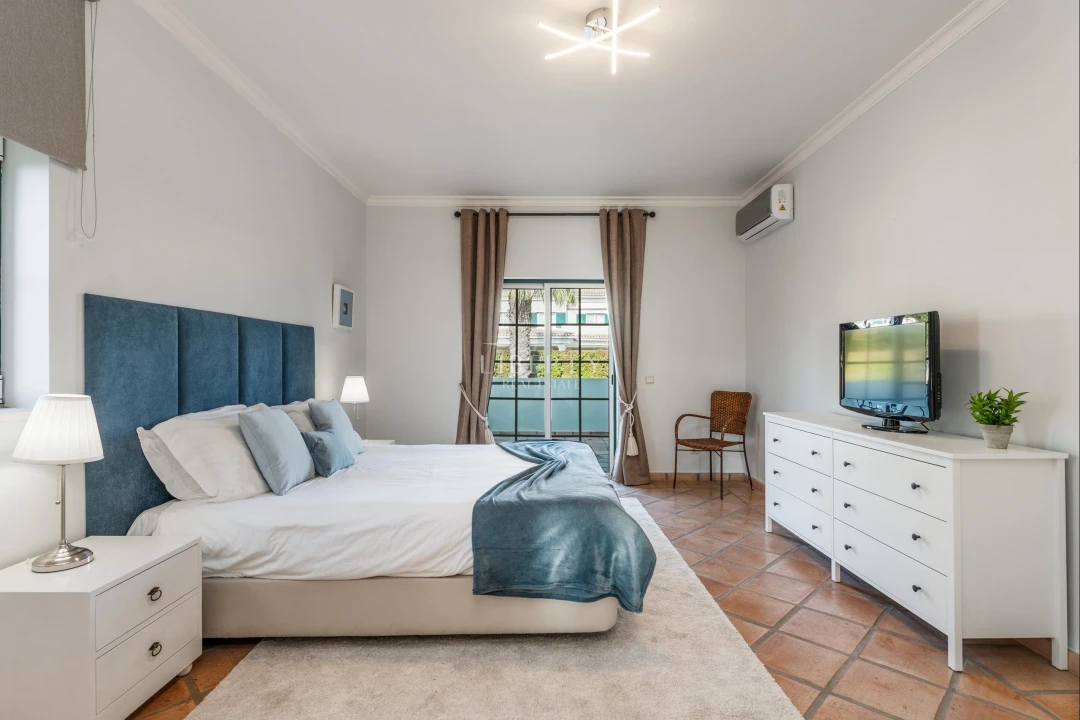 Moradia T4 para Venda em Almancil Foto 15