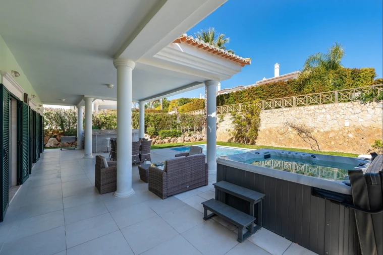 Moradia T4 para Venda em Almancil Foto 6