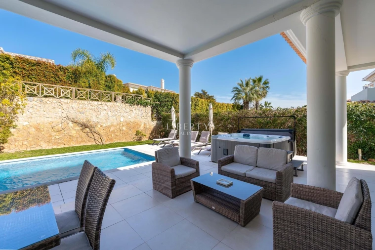 Moradia T4 para Venda em Almancil Foto 5