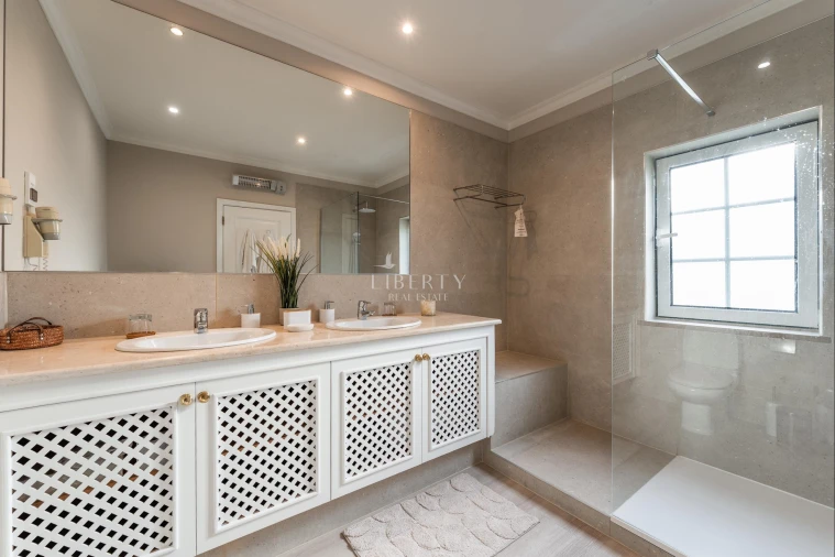 Moradia T4 para Venda em Almancil Foto 17